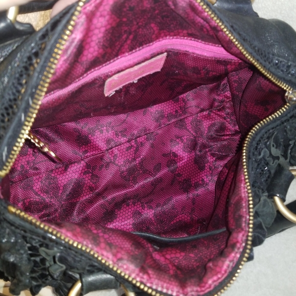 Betsey Johnson black ruffled handbag - Picture 2 of 7